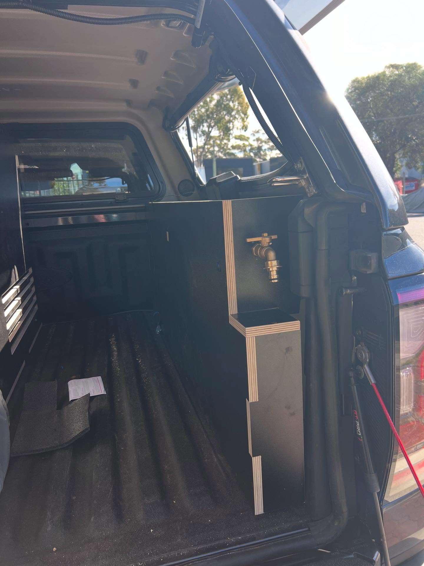 🚀 Ford Raptor Camper Kit – Built for the wild 🏕️🌏
Fitted with:
✨ Custom kitchen drawer with massive extension
✨ Dometic fridge, sink & stove – gourmet meals anywhere
✨ Wheel-arch water tank – smart storage, more water on board
✨ 200Ah lithium power – run your gear off-grid with ease
This Raptor is ready to roam. 🛻💨
#FordRaptor #CamperConversion #KataCamperbox #OverlandAustralia #4x4Camping #LithiumPower #RaptorLife #bushready