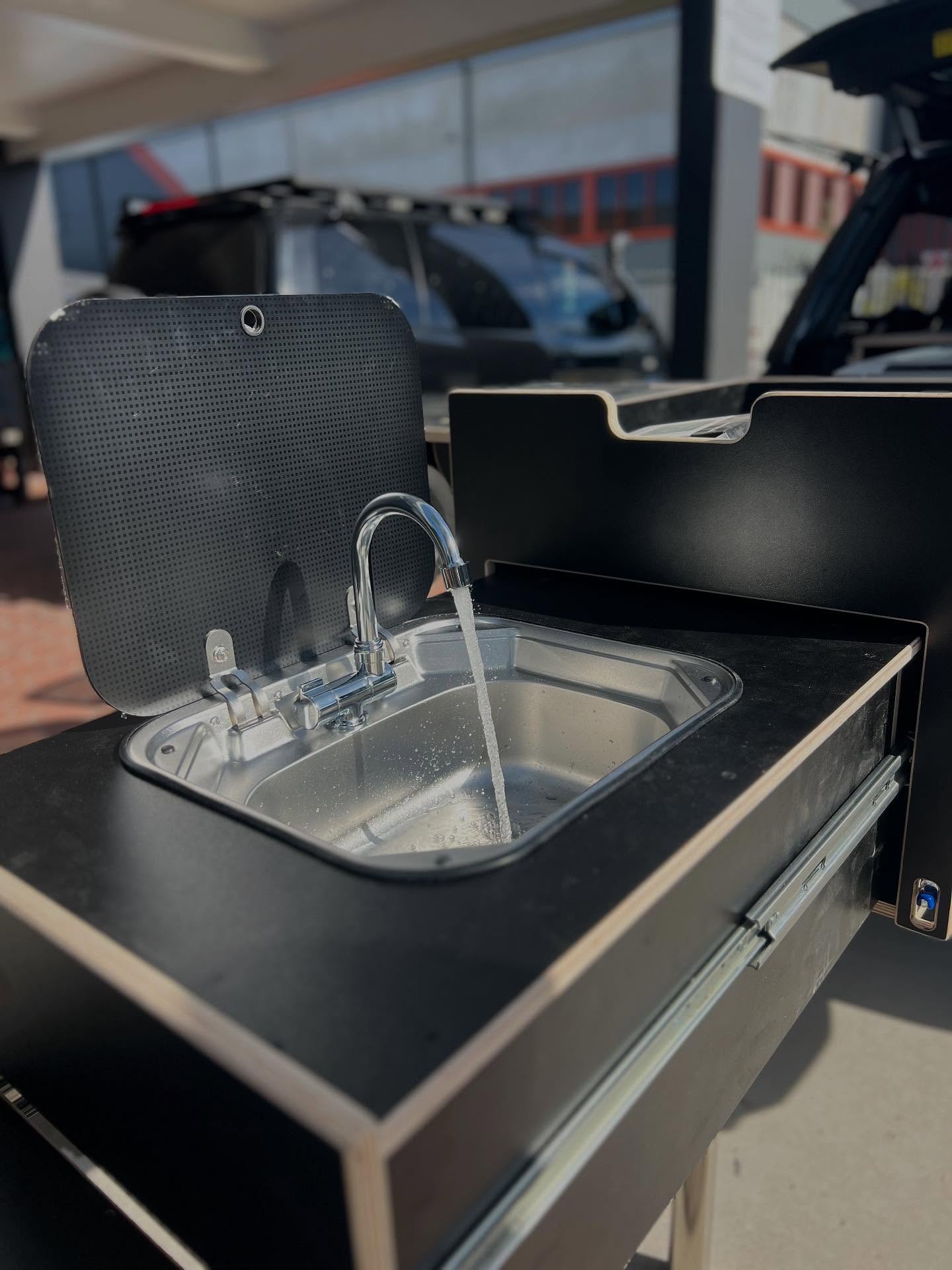 🚀 Ford Raptor Camper Kit – Built for the wild 🏕️🌏
Fitted with:
✨ Custom kitchen drawer with massive extension
✨ Dometic fridge, sink & stove – gourmet meals anywhere
✨ Wheel-arch water tank – smart storage, more water on board
✨ 200Ah lithium power – run your gear off-grid with ease
This Raptor is ready to roam. 🛻💨
#FordRaptor #CamperConversion #KataCamperbox #OverlandAustralia #4x4Camping #LithiumPower #RaptorLife #bushready